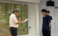 大阪大学応用物理学系同窓会 総会・講演会が開催されました。学生ポスター発表において、四本優斗（D1）が優秀ポスター賞を受賞しました。
