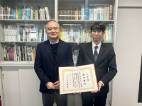 高垣典寿（B4）が、工学部の各学科目およびコースの成績優秀者を表彰する工学賞を受賞しました。