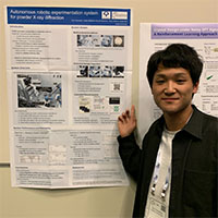 中島優作（D2）、伊藤優成（M2）、四本優斗（M1）が、機械学習の国際会議 NeurIPS 2024 のサテライトとして開かれたマテリアルズインフォマティクスのワークショップ AI4Mat においてそれぞれポスター発表を行いました。