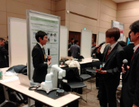 高本龍世（M2）が第3回AIロボット駆動科学シンポジウムでデモ展示を行いました。