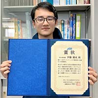 伊藤優成（M1）が日本放射光学会で「XAFSスペクトルの不確実性の定量化と計測最適化」という題目の口頭発表を行いました。これにより、学生発表賞を受賞しました。