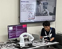大阪大学工学部のオープンキャンパスが開催されました。応用自然科学科応用物理学科目の研究室ツアーにおいて、小野研の展示を行いました。